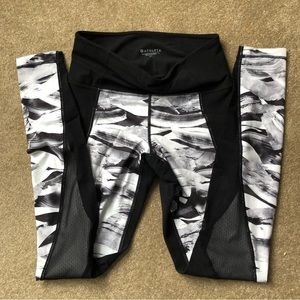 Athleta Salutation Stash Lace detail Leggings - Size Small Tall / ST